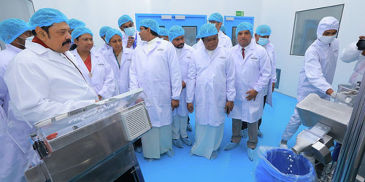 මහින්ද මොරිසන් බෙහෙත් කම්හල විවෘත කරයි
