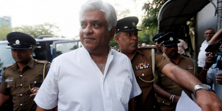 අර්ජුනත් අයින් වෙයි