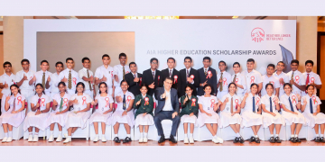 AIA උසස් අධ්‍යාපන ශිෂ්‍යත්ව  ජයග්‍රාහකයින් දිරිමත් කරයි