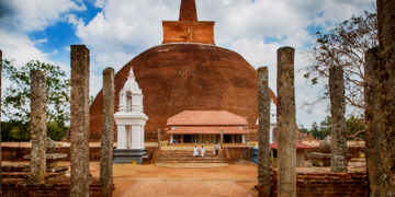 මෙරට ප්‍රථම නිකාය භේදයට පාර කපාපු අක්කර පන්සියයේ විහාර සංකීර්ණය