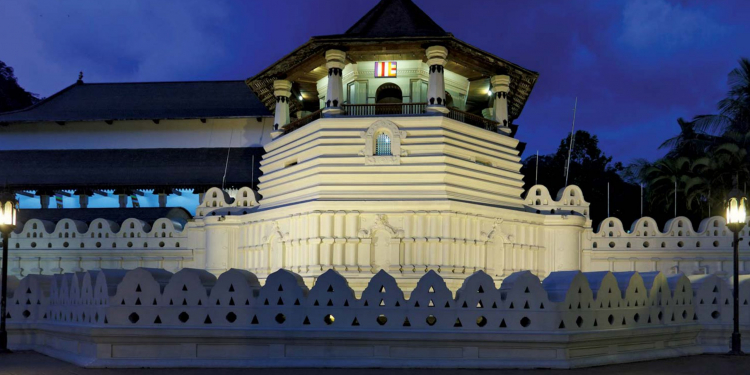 සුදු පාලකයා තිගැස්සූ 1921 දළදා වැස්ස