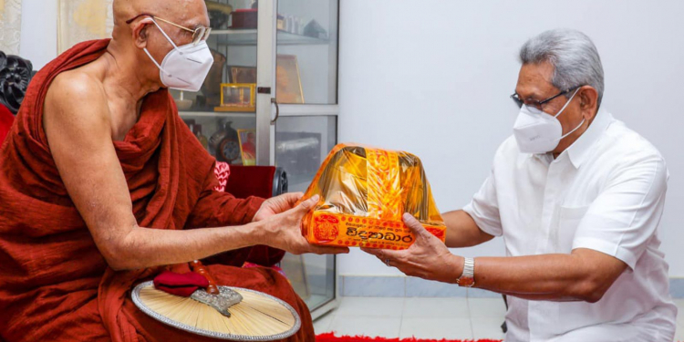 ජනපති නව නාහිමියන් බැහැදකී