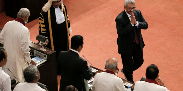ජනපති පළමු වතාවට පාර්ලිමේන්තු අසුනේ වාඩි වෙයි