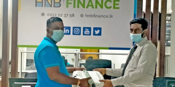 HNB FINANCE ‘දැනුමෙන් දිනුම’  සේවා ප්‍රවර්ධන වැඩසටහනේ ජයග්‍රාහකයින් අගයයි