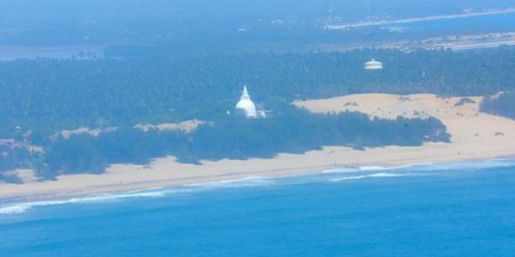 ආණ්ඩු පෙරළියකට පාර කැපූ මුහුදු මහවිහාරය බලන්න මහින්ද යයි (PHOTOS)