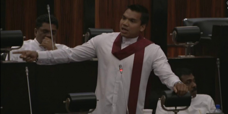 නාමල්ගේ විනාඩි 27ක අයවැය කතාවේදී සජිත්ට දිගට හරහට ප්රහාර (VIDEO)