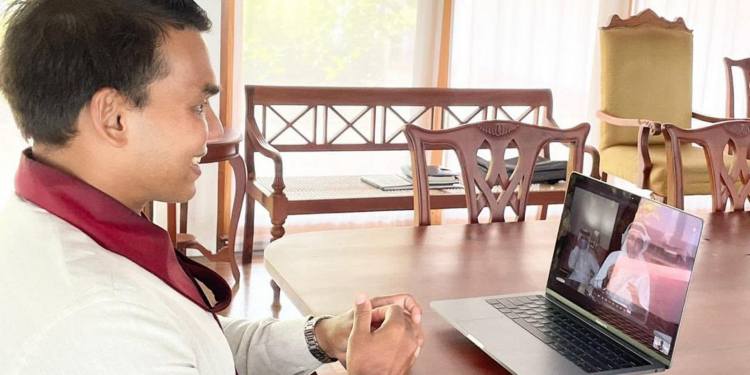 නාමල් කටාර් ක්රීඩා ඇමැති එක්ක කතා කරයි