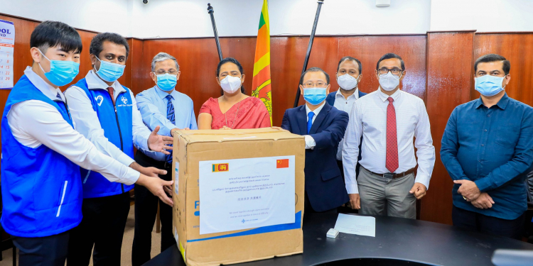කොළඹ වරාය නගරය සෞඛ්ය ආරක්ෂිත උපකරණ සෞඛ්ය අමාත්යංශයට පරිත්යාග කරයි
