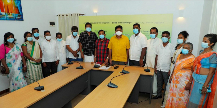 කලුතර මන්ත්රීවරු බුරුතු පිටින් සජිත් ළගට එයි