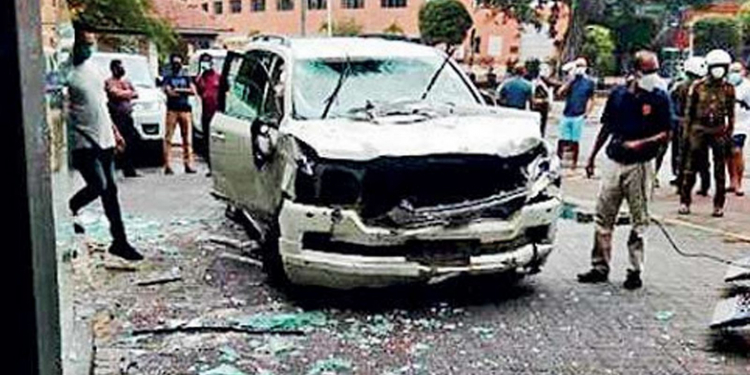 කාර් සේල් එක කුඩු කළ දුවගේ SSP තාත්තා සාමාන්‍ය රාජකාරියට මාරු කරයි