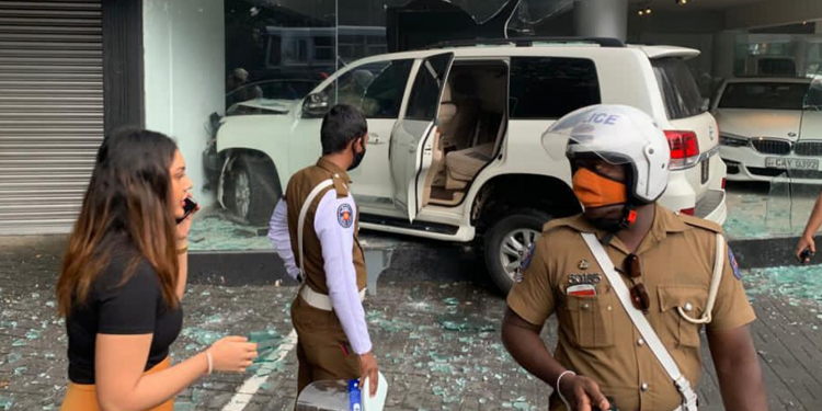 ලයිසන් නැතිව ගිහින් කෝටි 6ක විනාශයක් කළ SSPගෙ දුවට මොනවා වෙයිද? (PHOTOS)