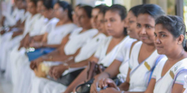 මහින්දගෙන් දහම්පාසල් ගුරුවරියන්ට මිලියන 182ක සාරි