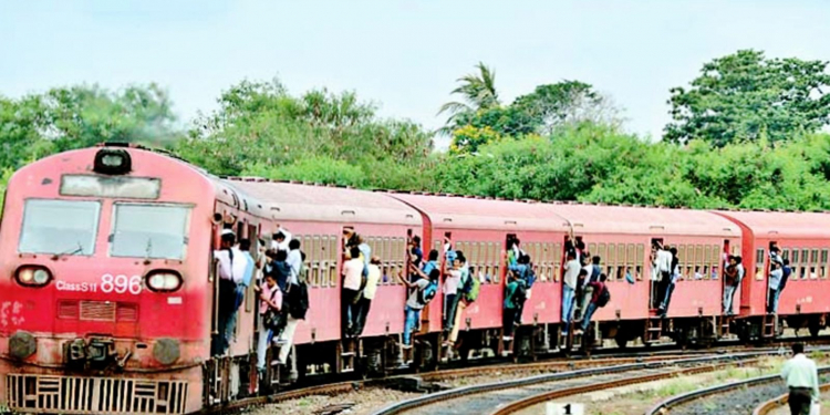 හෙට ඔෆීස් එන්නෙ කෝච්චියෙද? එහෙනම් මේ විදිහට එන්න