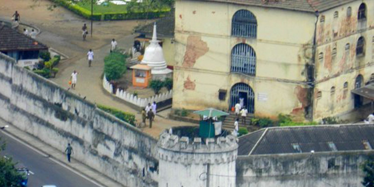 බෝගම්බරින් පැන්න අයට වෙඩි: රැඳවියෙක් මරුට