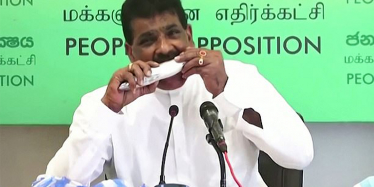 දිලිප්ගේ මාළු කෑම ලෝකයම හොල්ලෙයි