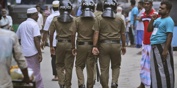 එන්න එන්න භයානක ‘පොලිස් පොකුර’ මැද්දේ එන අලුත් පොලිස්පති