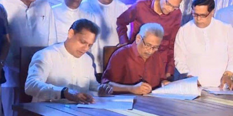 සාකච්ජා ඉල්ලුවත් ජනාධිපති දුන්නෙ නෑ: බැසිල් එක්ක කරපු කතාවල හරයක් නෑ: අපි අසරණයි: දයාසිරි ප්රසිද්ධියේ දුක කියයි