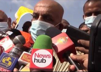 ආණ්ඩුව ගෙනා බෙංගමුවේ හිමි ආණ්ඩුවට විරුද්ධව පාරට බහී (VIDEO)