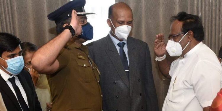 ASP පුතාගෙන් ඇමැති තාත්තට සැලියුට් එකක්