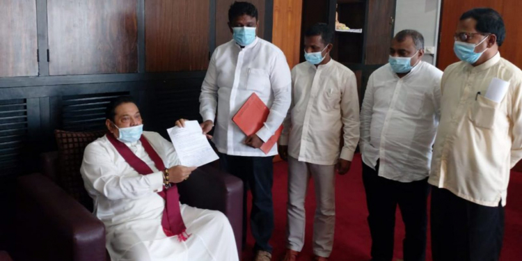 දෙමළ මන්ත්රීවරු එකතු වෙයි: ගිහින් මහින්දව හමුවෙයි