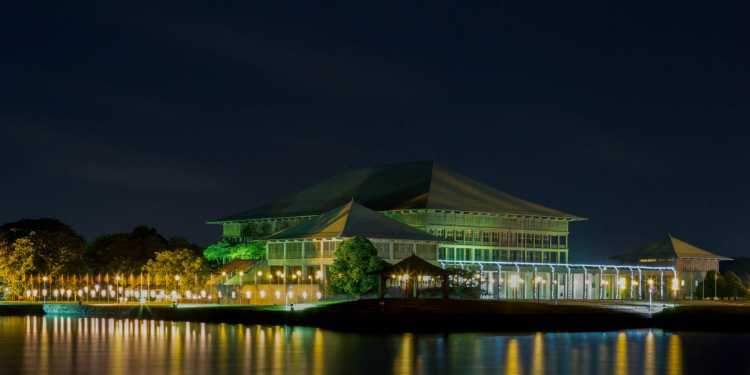 අලුත් පාර්ලිමේන්තුව ජනවාරි 5
