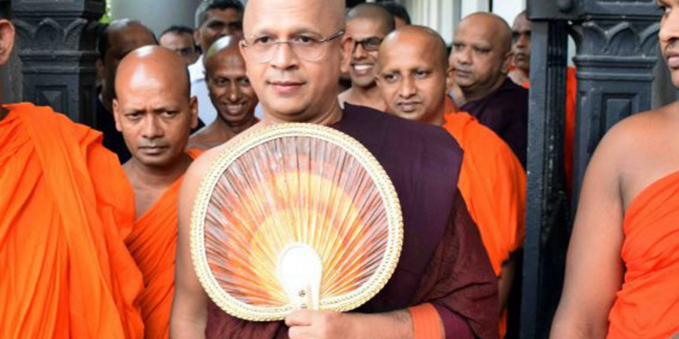 ඇල්ලේ හිමි බැහැදුටු සජිත් උඩුවේ හිමි බැහැදකින්නත් යයි (VIDEO)