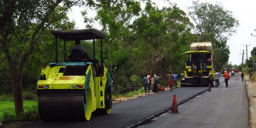 කුණු-පොලිතින් තාර කරන අලුත් වැඩක් රත්මලානේ