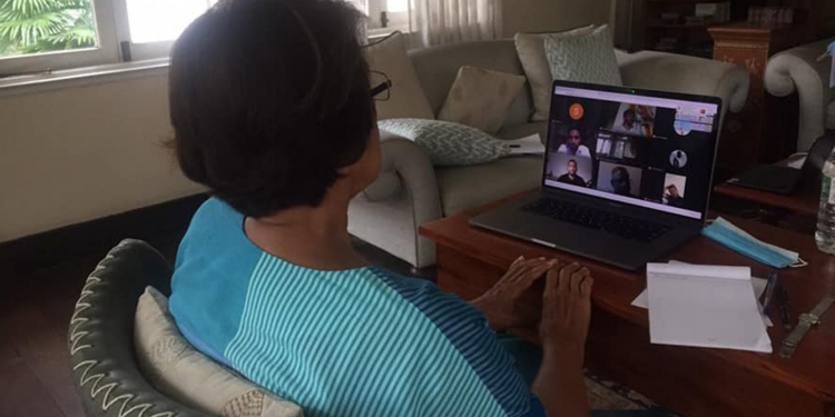 චන්ද්රිකාත් වැඩේ අතාරින්නේ නෑ (PHOTOS)