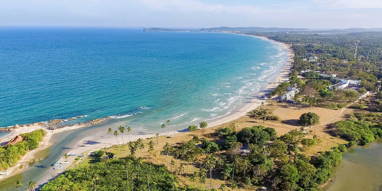 ත්රිකුණාමල පැත්ත පළාතේ එන්න එපා