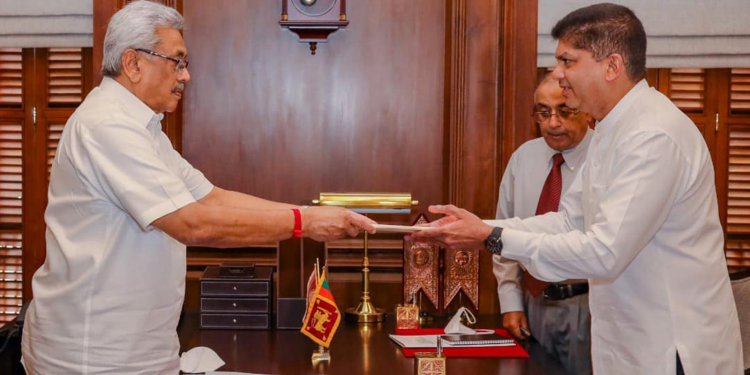 හිරගෙදර ලොහාන්ට බාරදෙයි