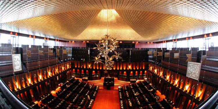 අරින පාර්ලිමේන්තුවේ සීමා: එක මාධ්යයට එකයි