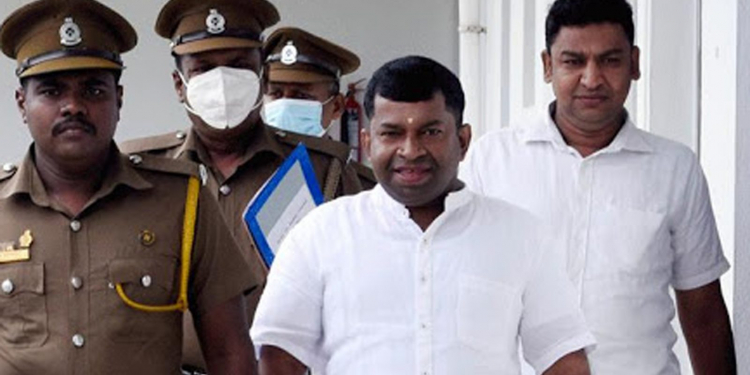 පිල්ලෙයාන් වාලච්චේනේදී වැඩ අල්ලයි: මන්ත්රීවරුන්ට පහර දී යකා නටා අයවැය සම්මත කරගනී