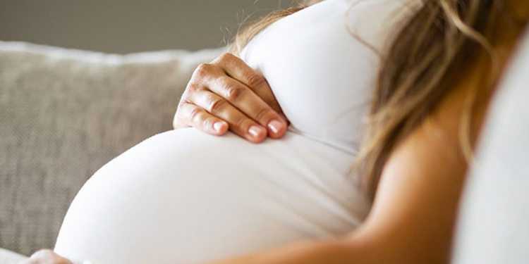පරෙස්සමෙන්: ගැබිනි මව්වරු 600කට වඩා කොරෝනා හැදිලා
