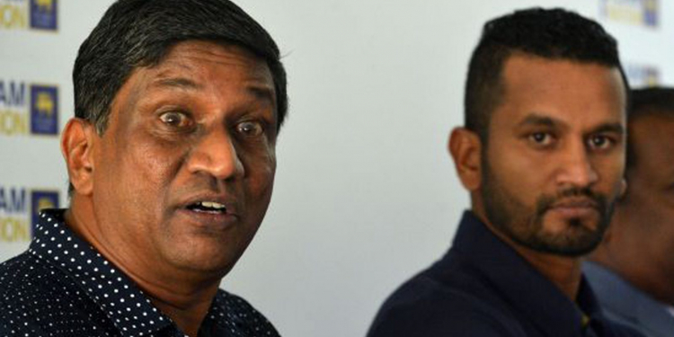 අසන්ත ක්‍රිකට් පුටු දෙකෙන් එකක් අතහරියි