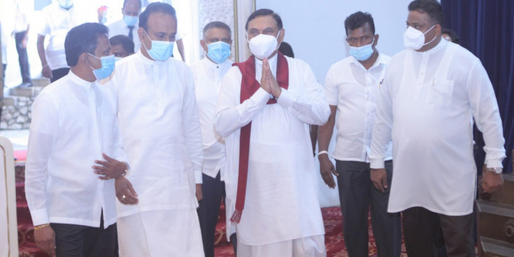 යළි කෘෂි විප්ලවයකට බැසිල් අත තියයි (PHOTOS)