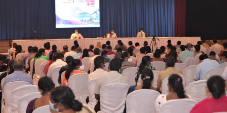 බැසිල් සමෘද්ධි නිලධාරීන්ට වැඩක් දෙයි (PHOTOS)