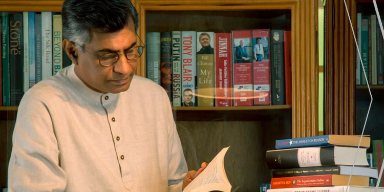 කලබල වෙන්න එපා: චම්පික ගැන චම්පිකගෙන් ප්‍රකාශයක්