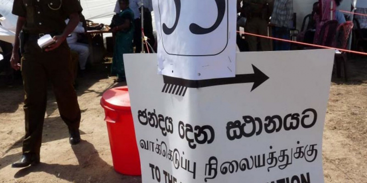 පළාත් සභා-ප්රාදේශීය සභා එකට තියන්න ආණ්ඩුවට යෝජනාවක්
