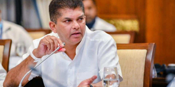 ලොහාන් රහස් ගමනක් ගිහින් (PHOTO)