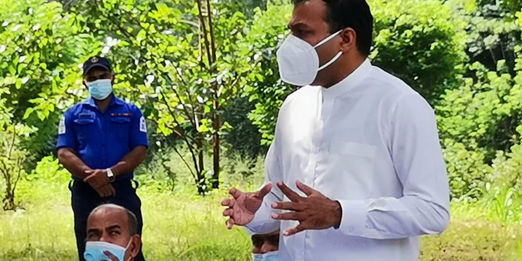 ආණ්ඩුව ඇතුළෙ ඉඳන් ගහන අයට  අපිත් ගහන්න පටන් ගන්නවා: ආණ්ඩුවේ පසුපෙළින් තද ප්‍රකාශයක් (VIDEO)