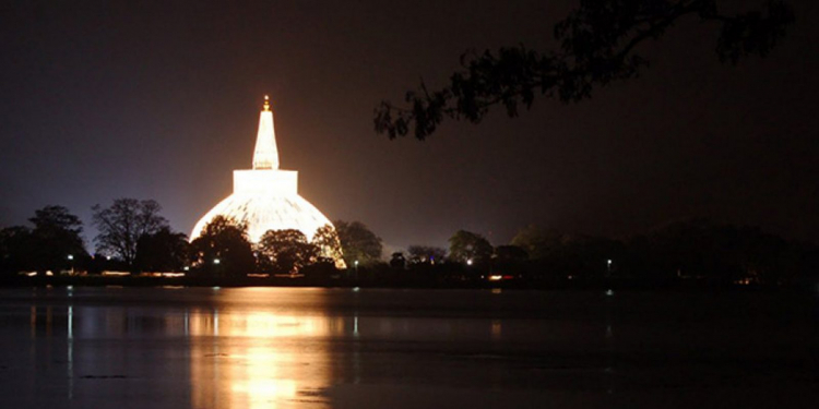රුවන්වැලිසෑයටත් හොරු පැනලා