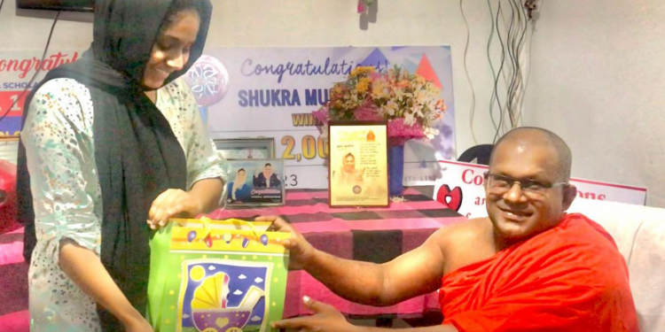 සංහිඳියාව තහවුරු වෙයි: අජිත හිමි ෂුක්රා බලන්න ගෙදරටම යයි (PHOTOS)