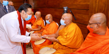 ශ්‍රී ලංකා ඉන්ෂුවරන්ස් වෙතින්  ‘නාගරාජ’ ශාඛ්‍ය පුත්‍ර ඥාති වෛද්‍ය රක්ෂණාවරණය