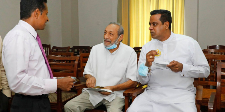වාසු ඇමැතිවරුත් එක්ක බර්ත්ඩේ පාටියකුත් දාලා (PHOTOS)