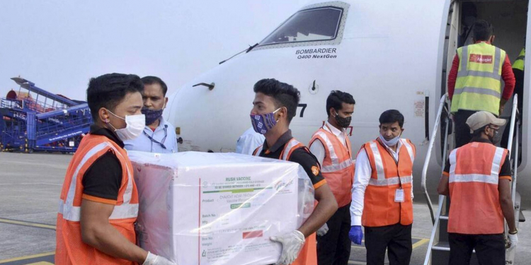 මාලදිවයිනටත් එන්නත් එයි: අපිට එන්නේ කවදාද?