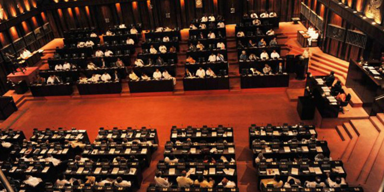 වහාම පාර්ලිමේන්තු එන්න: ආණ්ඩු පක්ෂයෙන් මන්ත්‍රීවරුන්ට හදිසි පණිවුඩයක්