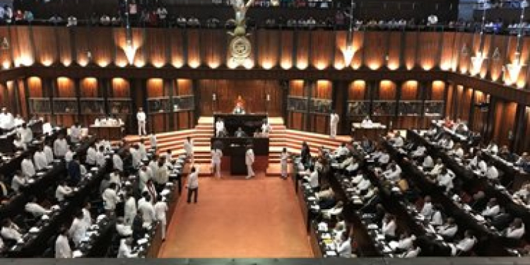 කොරෝනා හැදුණු මැතිඇමැතිලා පස්සේ කැමරා 6කින් පන්නපු පාර්ලිමේන්තු මෙහෙයුම