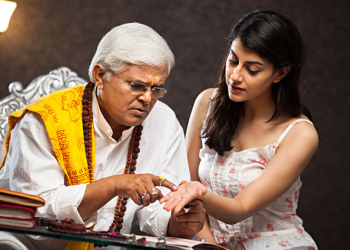 අතක් බලලා ජීවිත කතාව කියන්නේ කොහොමද