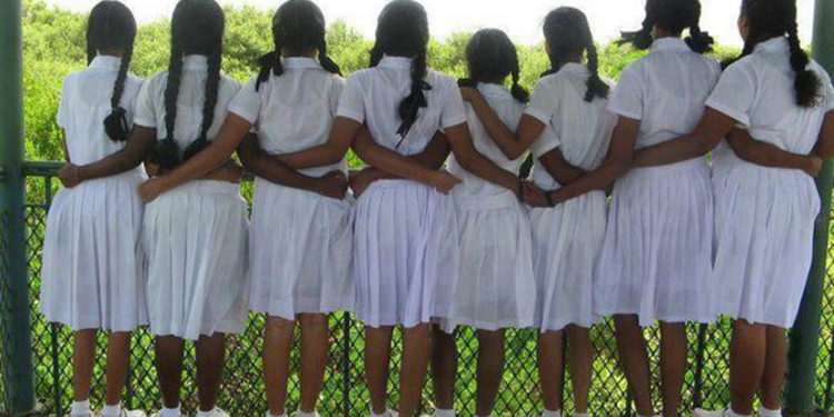 සිසුවියන් ලක්ෂ 8කට ආණ්ඩුවෙන් නොමිලේ සනීපාරක්ෂක තුවා