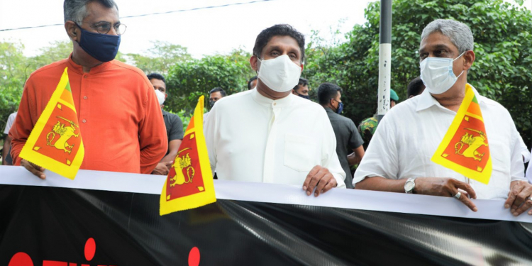 විදෙස්ගත ලාංකිකයන් වෙනුවෙන් සජිත්ලා විදේශ කාර්යාංශය ඉදිරිපිට විරෝධයක (PHOTOS)